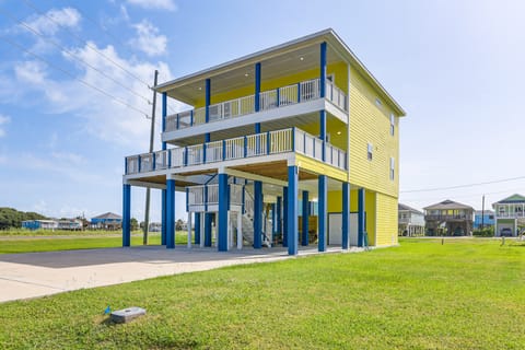 Walk to Beach: Group Getaway in Galveston! House in Hitchcock