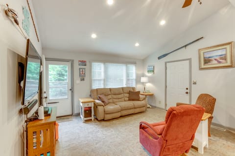 Walk to Lake Hamlin: Cottage Near Boat Launch Cottage in Hamlin Lake