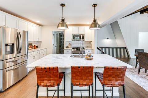 Geneva Lake Adventures: Family Retreat w/ Patio House in Williams Bay