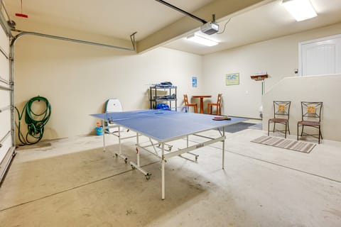 Steps to Shore: Home w/ Hot Tub in Gold Beach Apartment in Gold Beach