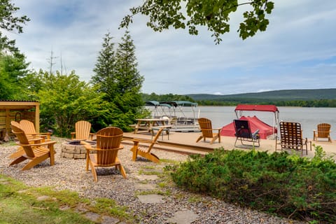 Beech Mt Lakefront Gem! Hot Tub, Kayaks, Billiards House in Luzerne County
