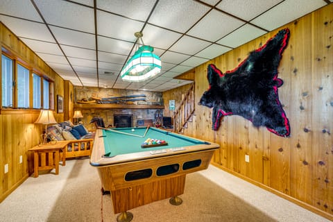Beech Mt Lakefront Gem! Hot Tub, Kayaks, Billiards House in Luzerne County