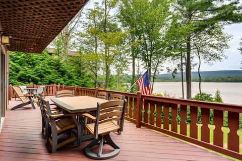 Beech Mt Lakefront Gem! Hot Tub, Kayaks, Billiards House in Luzerne County