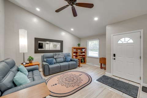 1 Mi to Beach: Dog-Friendly Condo in Lake Mills! Apartment in Wisconsin