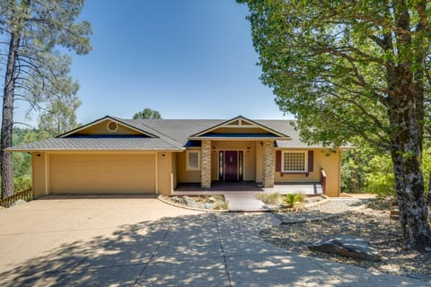 Mtn Views + Game Room: Family Retreat in Groveland House in Groveland