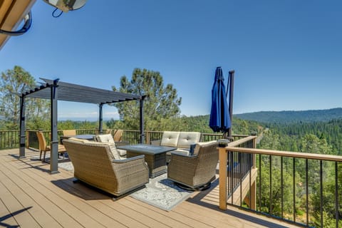 Mtn Views + Game Room: Family Retreat in Groveland House in Groveland