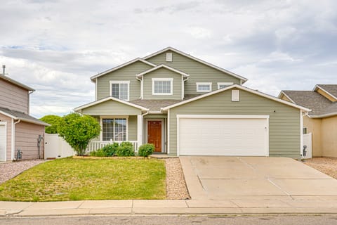 Family Home w/ Fenced Yard in Pueblo: 5 Mi to Dtwn House in Pueblo West