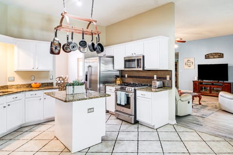 Outdoor Oasis: Group Getaway in Pensacola! House in Alabama