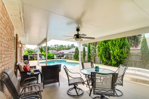 Outdoor Oasis: Group Getaway in Pensacola! House in Alabama