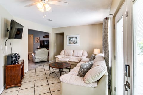 Outdoor Oasis: Group Getaway in Pensacola! House in Alabama