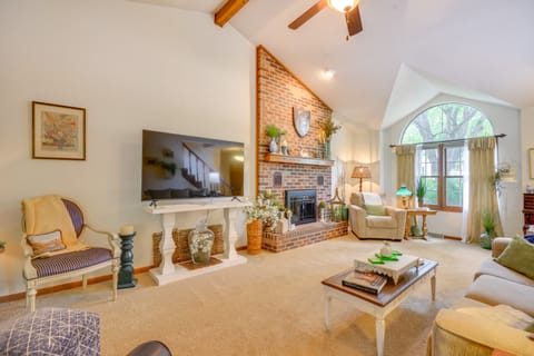 3 Mi to Dtwn Jefferson City: Family Home w/ Deck House in Jefferson City