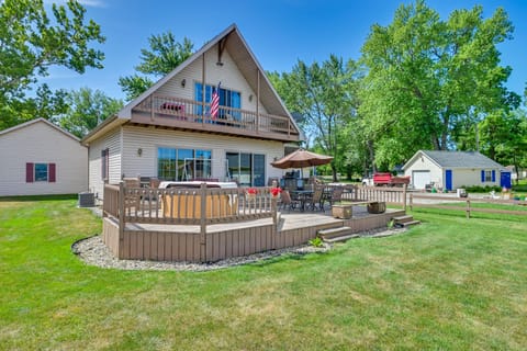 Lakefront Warsaw Home w/ Private Dock + Golf Cart House in Indiana