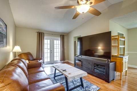 Shop, Dine & Visit UWF: Pensacola Home w/ Yard! House in Pensacola