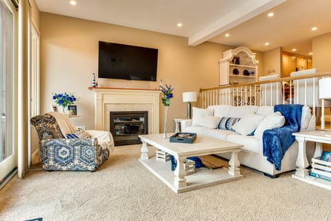 Waterfront Community: Lake Winnipesaukee Retreat! Apartment in Gilford