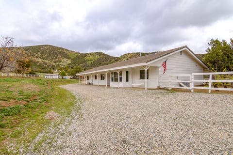 Patio, Fire Pit & Hillside Views: Agua Dulce Home House in Palmdale