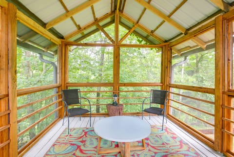 1 Mi to Burr Oak Lake: Cozy Family Home! House in Ohio