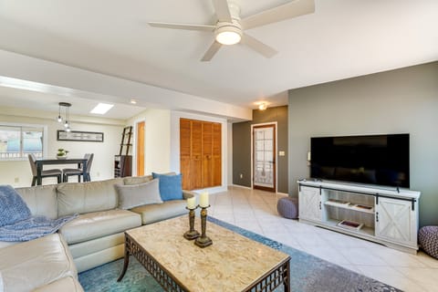 Near Catalina Hiking Trails: Mtn-View Home w/ Pool House in Casas Adobes