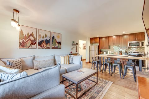 Dine, Shop & Shuttle to Resort: Winter Park Haven! Apartment in Fraser