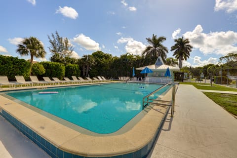 Naples Home Near 5th Ave South, Beaches & Zoo House in Naples