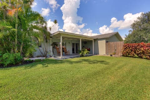 Naples Home Near 5th Ave South, Beaches & Zoo House in Naples