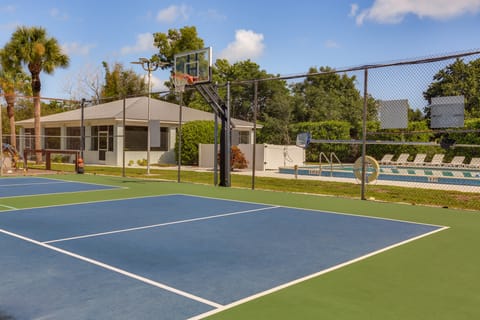 Naples Home Near 5th Ave South, Beaches & Zoo House in Naples