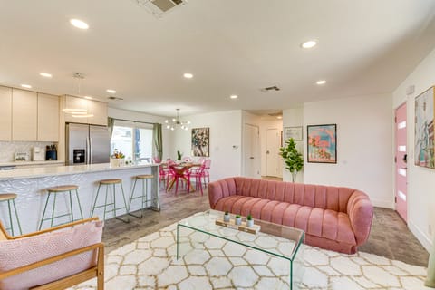 Outdoor Oasis w/ Pool: Pink Palm Springs Paradise! House in Palm Springs