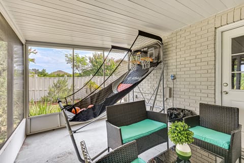 Pet-Friendly Home w/ Lanais, Near Dtwn Tampa! House in Seffner