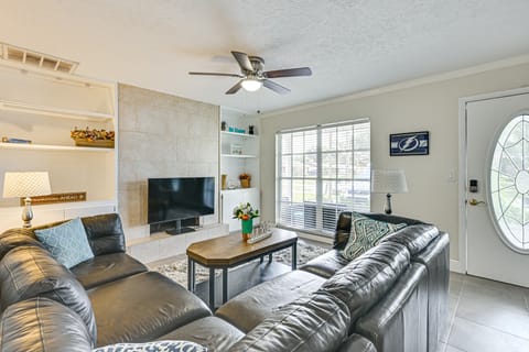 Pet-Friendly Home w/ Lanais, Near Dtwn Tampa! House in Seffner