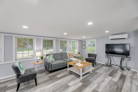 12 Mi to Dtwn Lewes & Beach: Delaware Home w/ Deck House in Sussex County