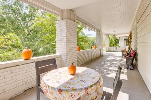 2 Mi to Dtwn: Stylish Urban Retreat in Birmingham House in Birmingham