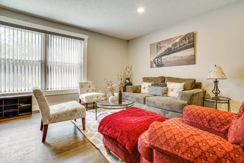 Walk to Bites & Whittier Park: Uptown Getaway! Apartment in Minneapolis