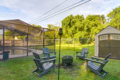 6 Mi to Clearwater Beach: Home w/ Furnished Lanai House in Largo