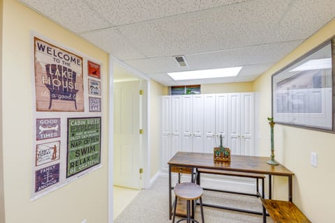 Walk to Happy's Inn & Lake Access: Libby Apartment Apartment in Idaho