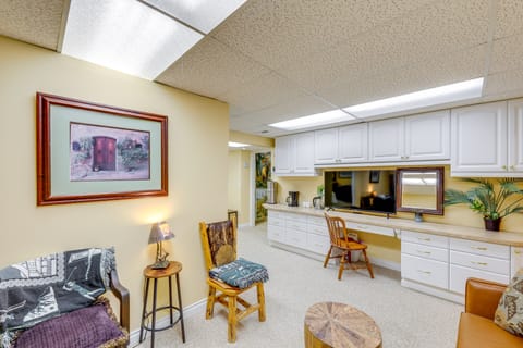 Walk to Happy's Inn & Lake Access: Libby Apartment Apartment in Idaho