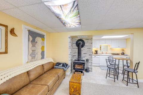 Studio w/ Shared Hot Tub: Walk to Happy's Inn Apartment in Idaho