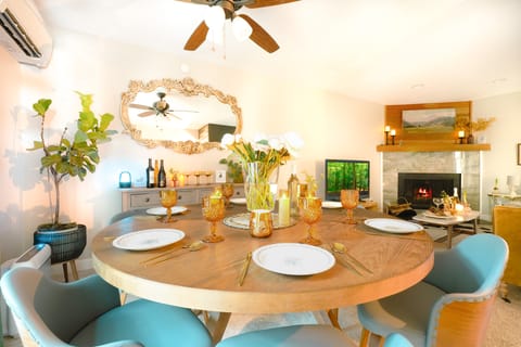 Cozy 2BR Condo Walk to Lake, Saltwater Pool & Golf Apartment in Kootenai County