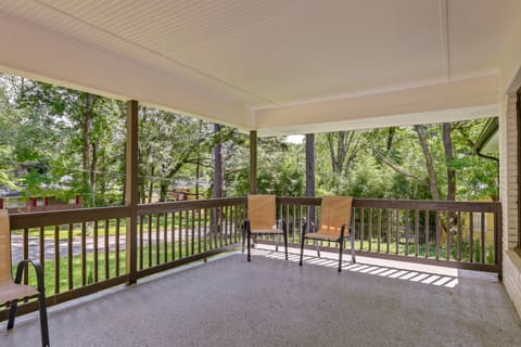 Modern Home w/ Yard Near ATL Attractions! House in Belvedere Park