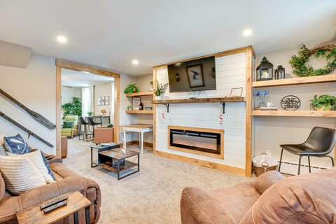 Recently Renovated Harveys Lake Retreat w/ Dock! House in Luzerne County