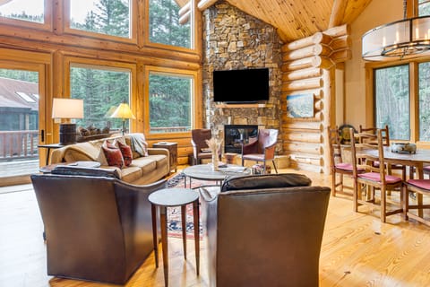 Stunning Views! Ski-In/Out Mountain Village Cabin House in Mountain Village