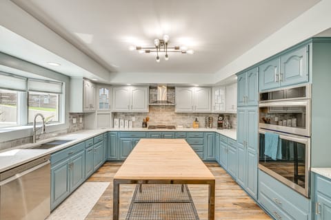 Indoor Hot Tub: Large Family Haven on Sylvan Lake House in Rome City