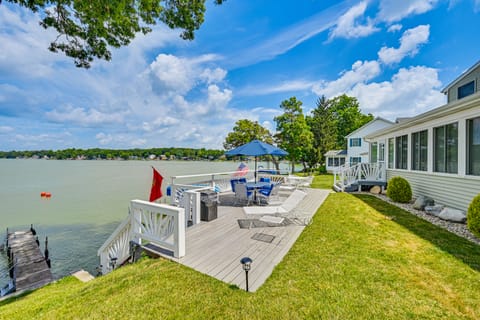 Indoor Hot Tub: Large Family Haven on Sylvan Lake House in Rome City