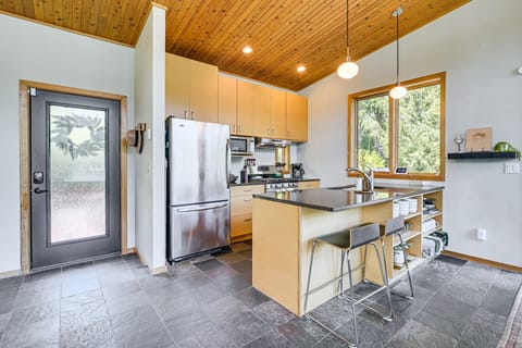 Fire Pit & Views: Modern Summit Lake Escape! House in Washington