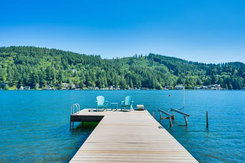 Fire Pit & Views: Modern Summit Lake Escape! House in Washington