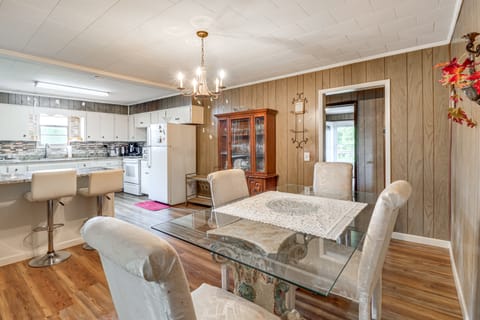 BBQ Ready: Delta Country Home on 30 Acres House in Alabama