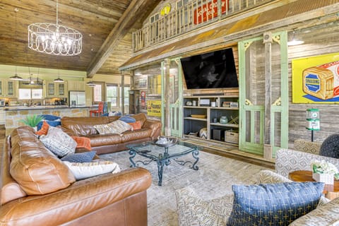 Lazy River Retreat in Cypress w/ Backyard Oasis! House in Cypress