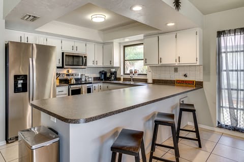 Walk to Sugar Sands: Retreat in Fort Myers Beach House in Estero Island