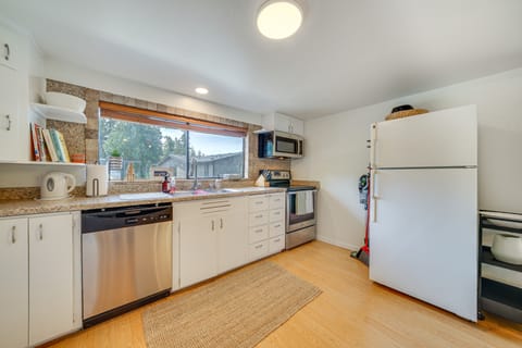 1/2 Mi to Yarrow Bay: Family Home in Kirkland House in Kirkland