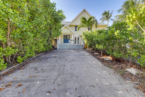 Home 3 Mi to Ocean Inlet Park: Waterfront Deck! House in Ocean Ridge