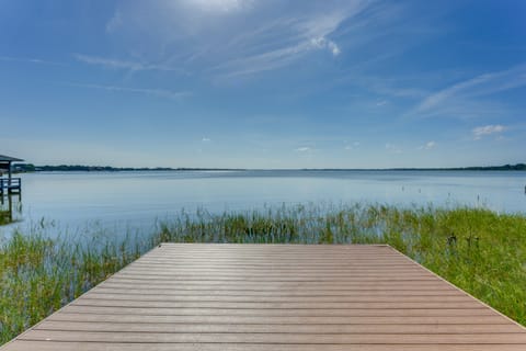 Lake Dora Escape: Canal Access & Seaplane Sights! Apartment in Tavares