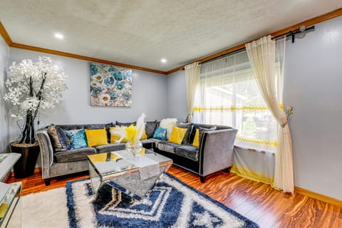 Families Welcome: Lake-View Home, 2 Mi to Gahanna! House in Gahanna